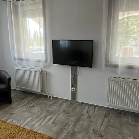 Pitypang Apartmanhaz *